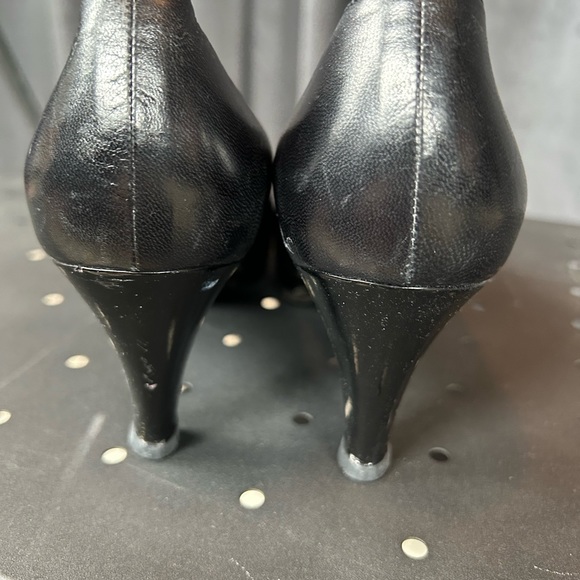 Vintage 80s Chanel pump with patent cap toe - Picture 4 of 7